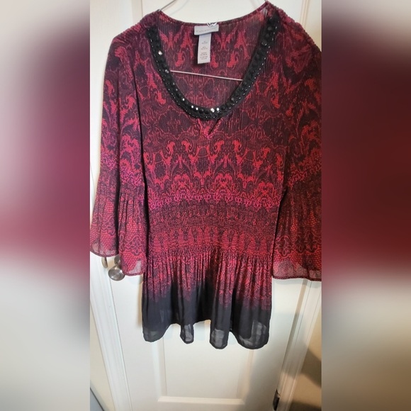 Woman's Red to Black Ombre Top - Picture 4 of 5
